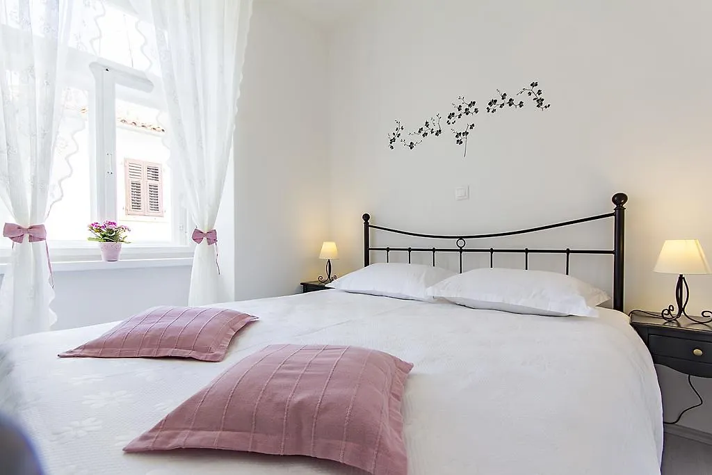 Center Apartment Tina Pula Croacia