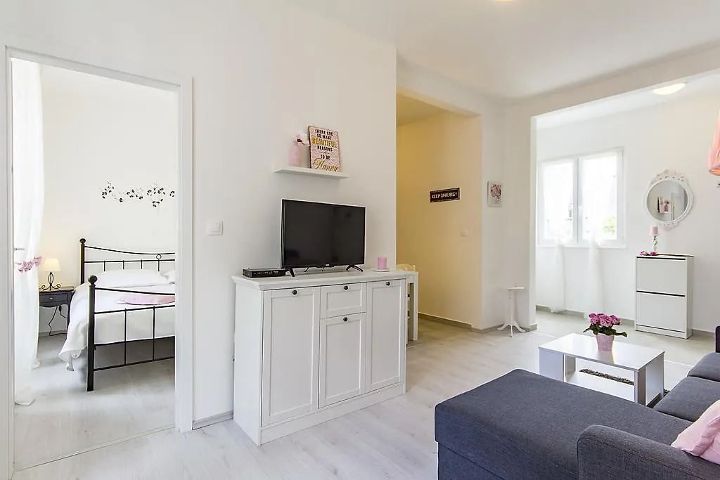 Center Apartment Tina Pula
