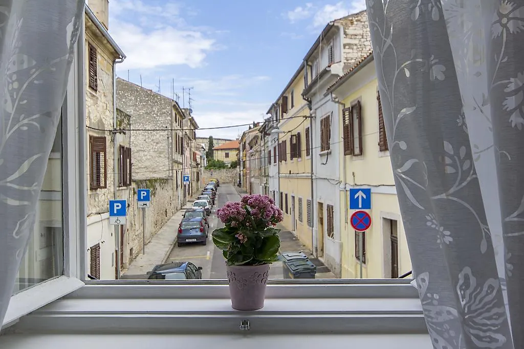 Center Apartment Tina Pula 0*,  Croacia